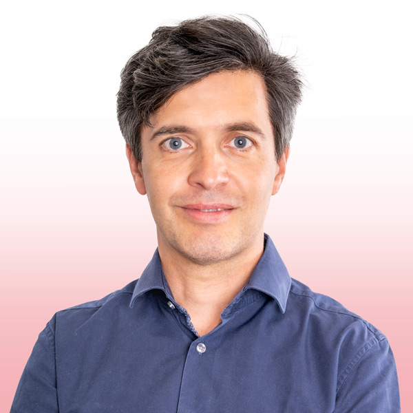 Portrait von Prof. Dr. med. Daniel Herr in seiner Praxis für Ästhetische Medizin in Offenburg