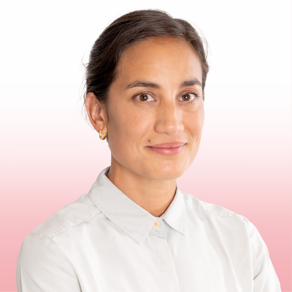 Portrait von Dr. med. Olivia Chow in ihrer Praxis für Ästhetische Medizin in Offenburg